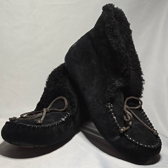 Women's Black Moccasin Slippers - Picture 1 of 11